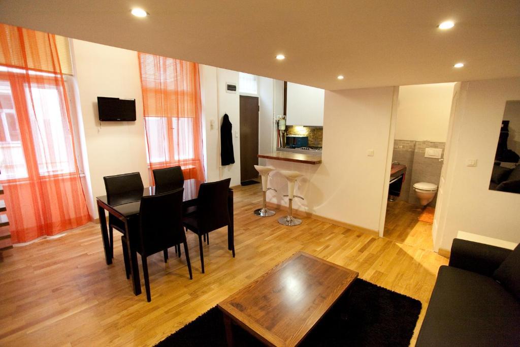 Appartement 10 House Budget *